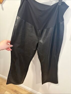 Thyme MATERNITY VEGAN LEATHER CROP PANTS